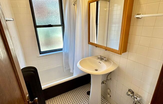 Studio, 1 bath, 320 sqft, $1,425, Unit 225-315