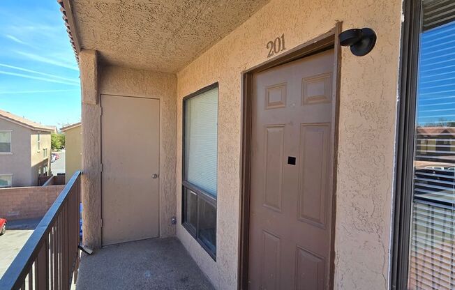 A nice & cozy 1-bedroom, 1-bathroom upstairs condo