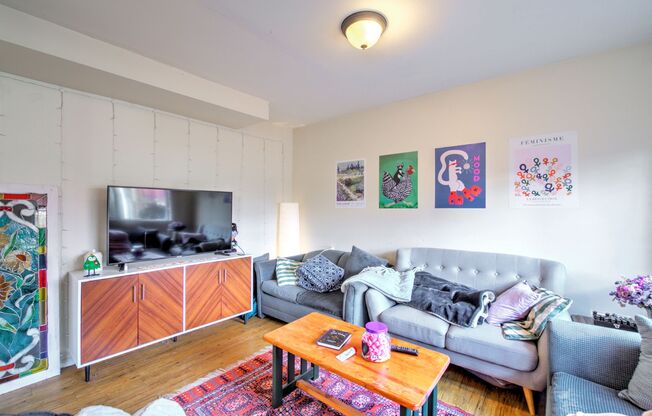 8 Bedroom home in the Heart of the U-district