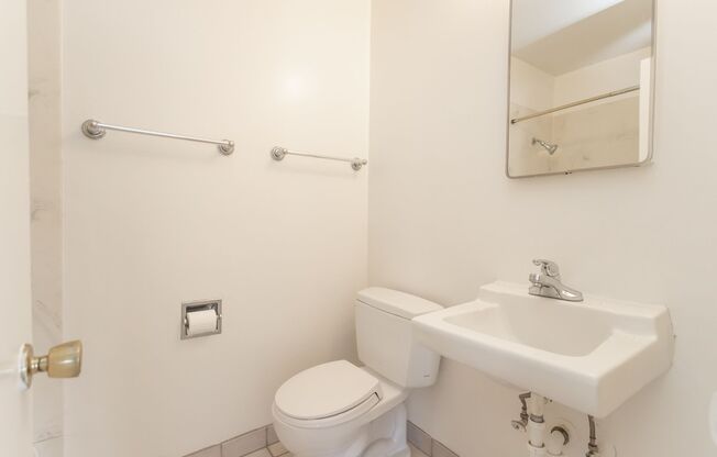 2 beds, 1 bath, $1,999, Unit F