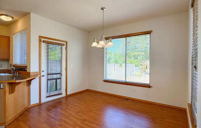 Beautiful 3 bed, 2.5 bath Edmonds Duplex Unit, $3,200/mo.
