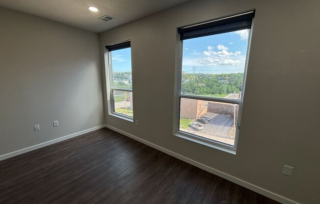 Studio, 1 bath, 660 sqft, $1,195, Unit 415 - S660 Courtyard View