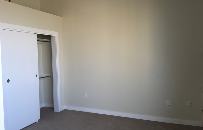 1 bed, 2 baths, 911 sqft, $1,950, Unit 512