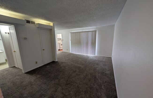 1 bed, 1 bath, 784 sqft, $800, Unit 53-B