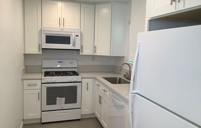 Remodeled 3 Bed 1 Bath Single Story Unit- Ocean Beach