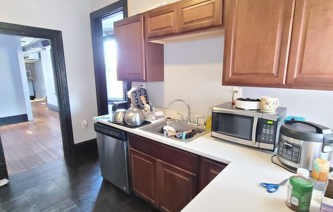 4 beds, 1 bath, $3,000, Unit #2