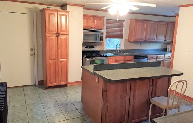 Mt. Washington house, 3 bedroom 2 1/2 bath house with great kitchen, yard, laundry June 1st