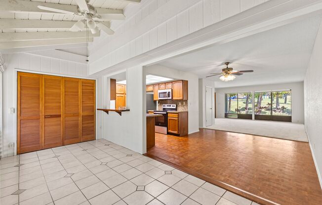 Pet Friendly Pearl City Townhouse with A/C