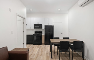 3 beds, 2 baths, 875 sqft, $1,300, Unit Unit 404