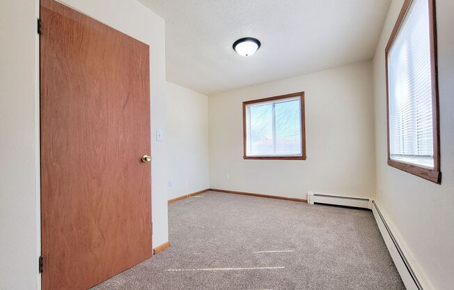 2 beds, 1 bath, $729, Unit 10