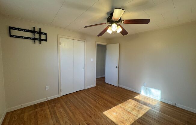 2 beds, 1 bath, $1,995