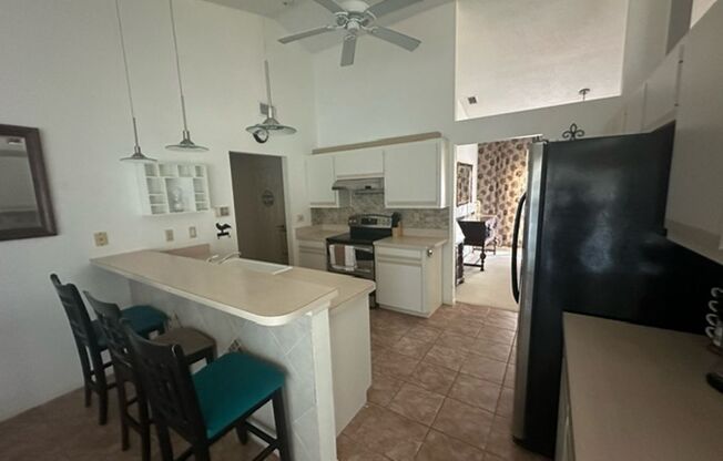 3 beds, 2 baths, 2,073 sqft, $6,500