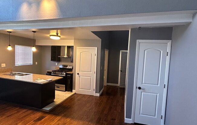 2 beds, 1 bath, $2,595