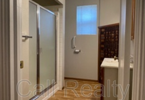 1 bed, 1 bath, 900 sqft, $1,400