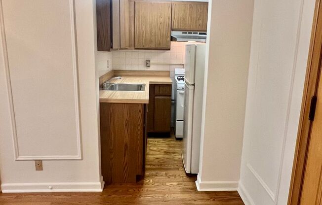 Studio, 1 bath, 300 sqft, $1,405, Unit 644-302