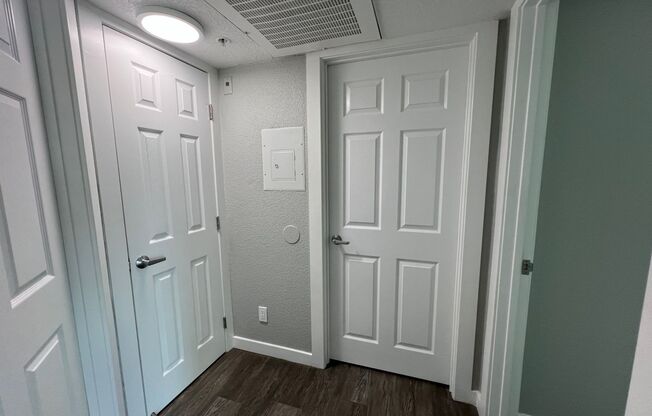 2 beds, 1 bath, 821 sqft, $2,760, Unit B027