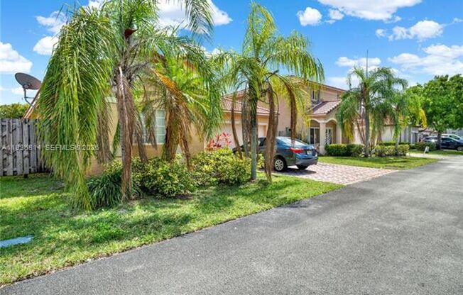 12046 SW 133rd Ter MIAMI, FL 33186