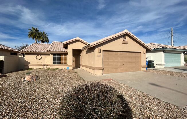 4 Weeks of Free Rent! - Three bedroom Single Family Home in North Phoenix!