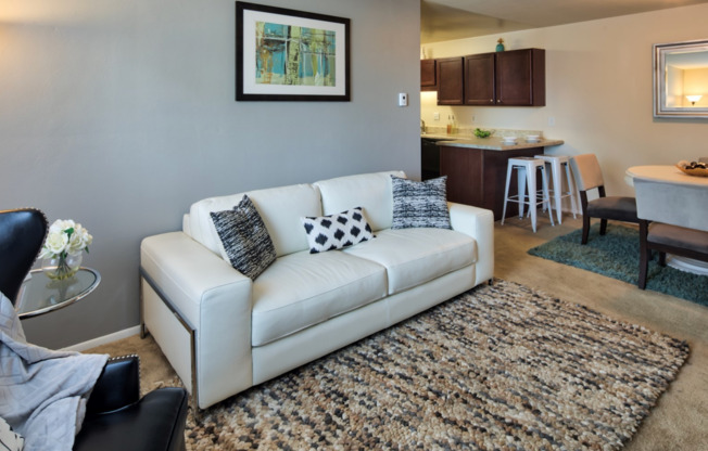 2 beds, 1 bath, 800 sqft, $1,599, Unit 800-21-102E