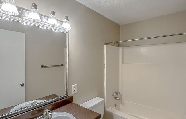 3 beds, 1.5 baths, 980 sqft, $1,275, Unit G4