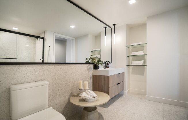 Spacious bathrooms with wall to wall mirrors