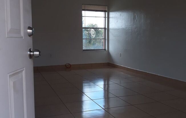1 bed, 1 bath, 750 sqft, $1,700, Unit A05