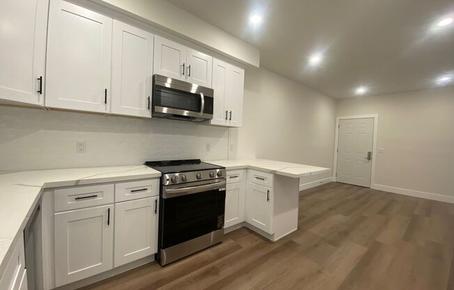 1 bed, 1 bath, 640 sqft, $2,400, Unit 200