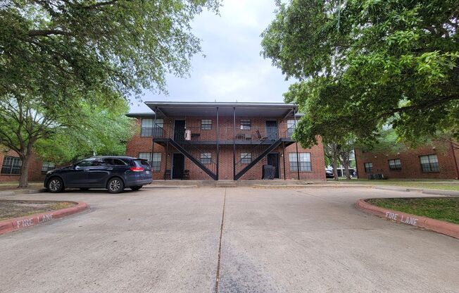 College Station - 3 bedroom / 2 bath 4 plex- downstair units.