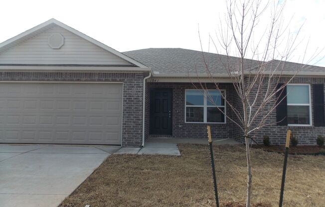 3 beds, 2 baths, $1,395