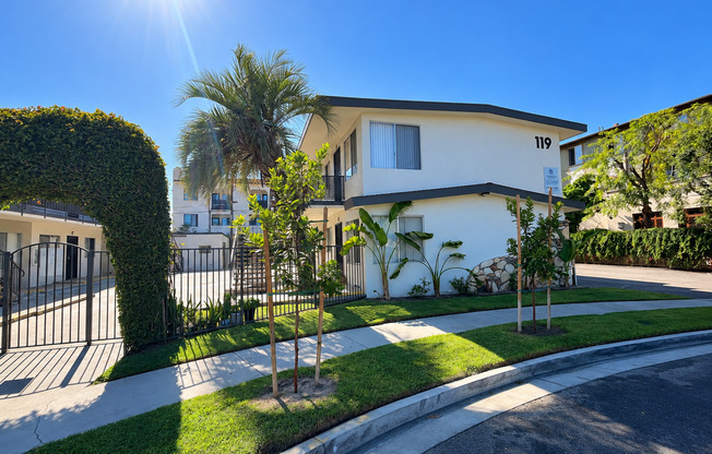 Courtyard Apartments