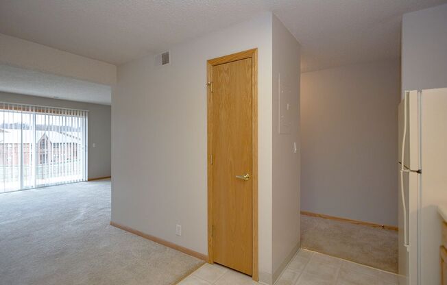 2 beds, 1.5 baths, 967 sqft, $1,075, Unit E-40