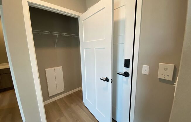 2 beds, 2 baths, 1,136 sqft, $2,370, Unit 5604-124