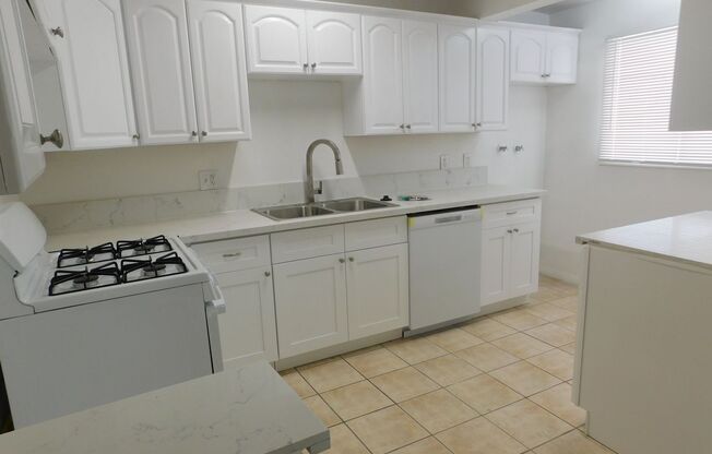 Newly Upgraded 2 Bed 1 Bath Apartment!