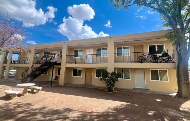 1 bed, 1 bath, $950, Unit 915 Unit 5