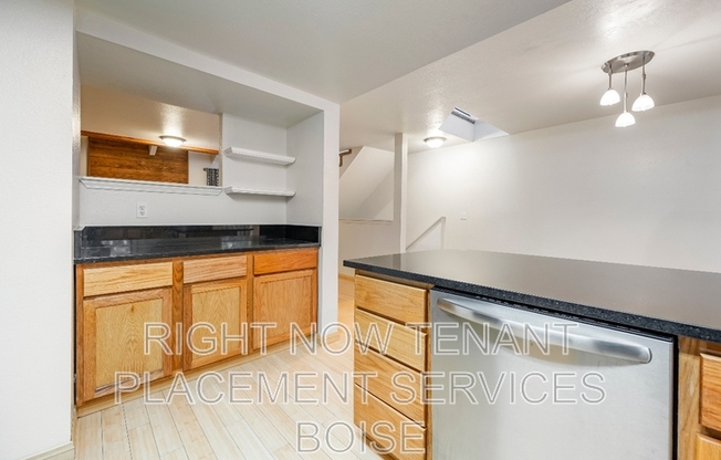 1760 WOODBRIDGE LN