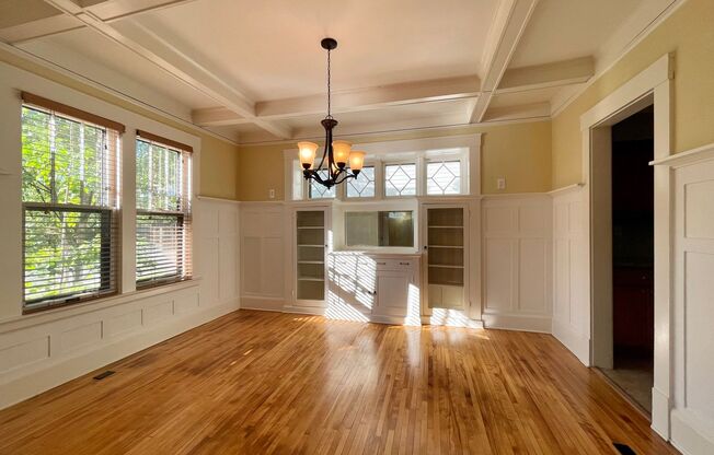 Elegant 4 Bedroom 2 Bathroom Home in South Minneapolis!