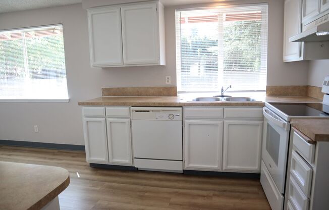 Well Maintained Ranch Style Home for Lease in the Burnt Bridge Creek Neighborhood - 4518 NE 142nd Ave