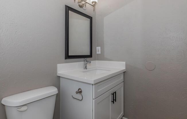 2 beds, 2 baths, 905 sqft, $1,405
