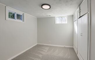 2 beds, 1 bath, $1,100