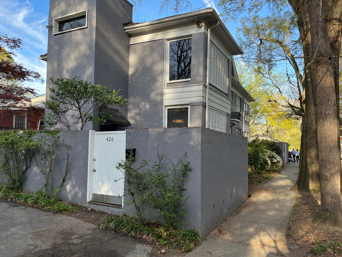 Very Spacious 2/2.5 Condo w/ Off-Street Parking & Enclosed Patio in Great Location!