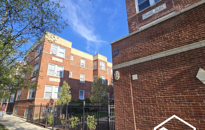 3159 W ARGYLE