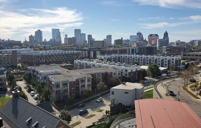 2 beds, 1 bath, 870 sqft, $1,900, Unit 602