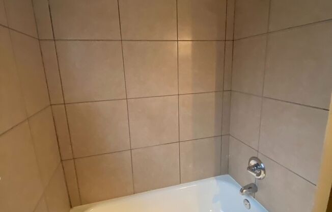 1 bed, 1 bath, 600 sqft, $975, Unit 102
