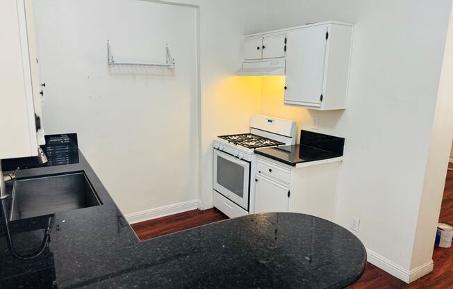 Studio, 1 bath, 420 sqft, $1,595, Unit 104