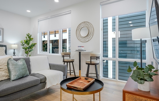 Studio, 1 bath, 450 sqft, $4,500, Unit 404FURNISHE