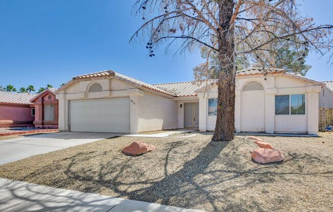 N Las Vegas Single Family Home - New Paint and LVP Flooring