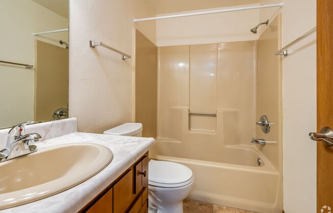 1 bed, 1 bath, 490 sqft, $849.99, Unit 1670-06