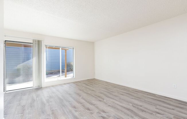 Fairway Downs - Updated Apartments - 1 Month Free!