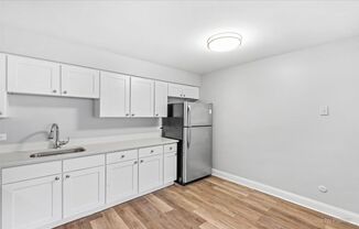 2 beds, 1 bath, $1,700, Unit 1110-1C