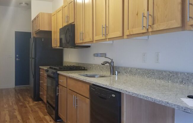 Contemporary 1 bedroom in downtown Kirkland